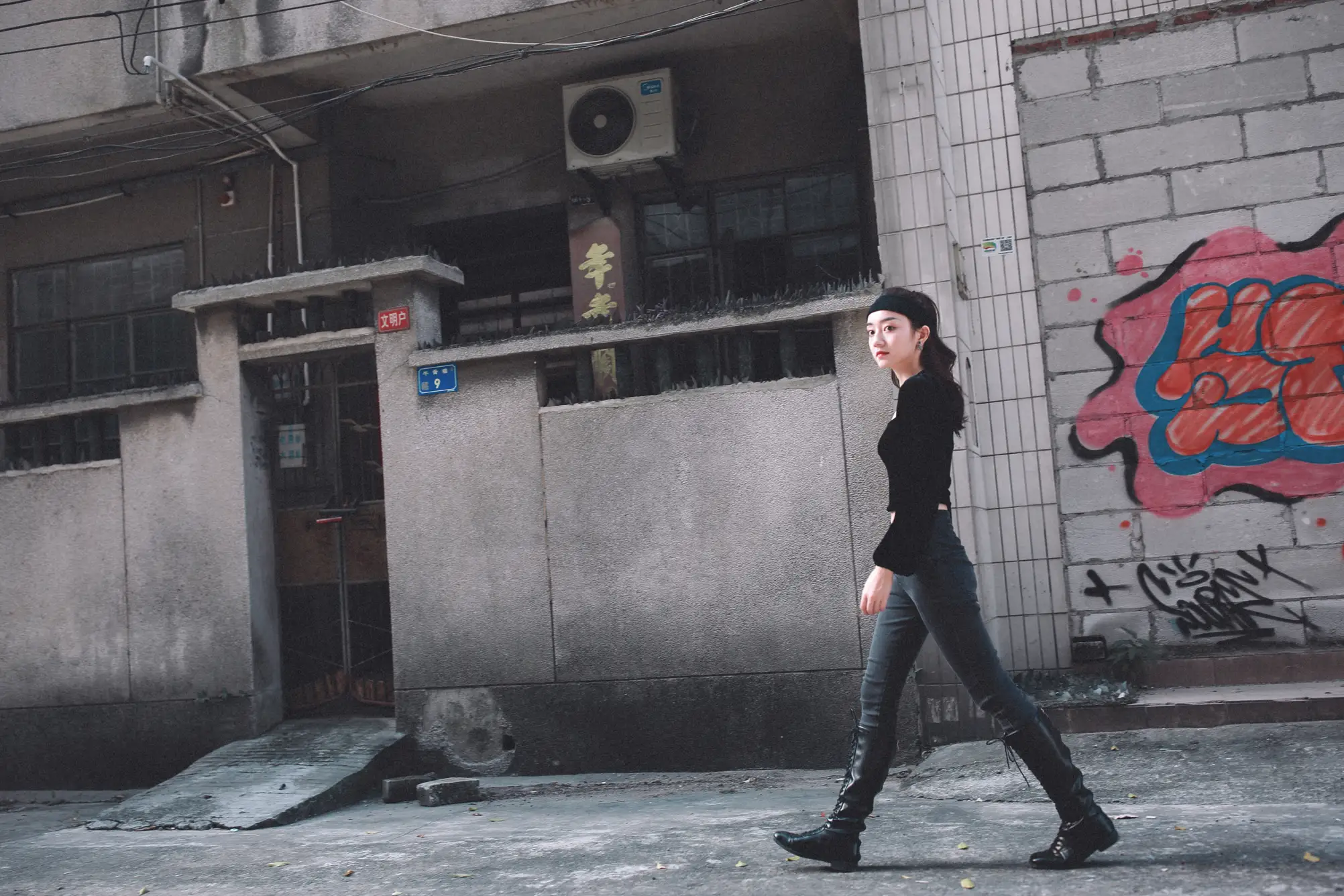[YITUYU] 2022.09.05 Vol.1875 – Old Street Bugs#[42P]-1