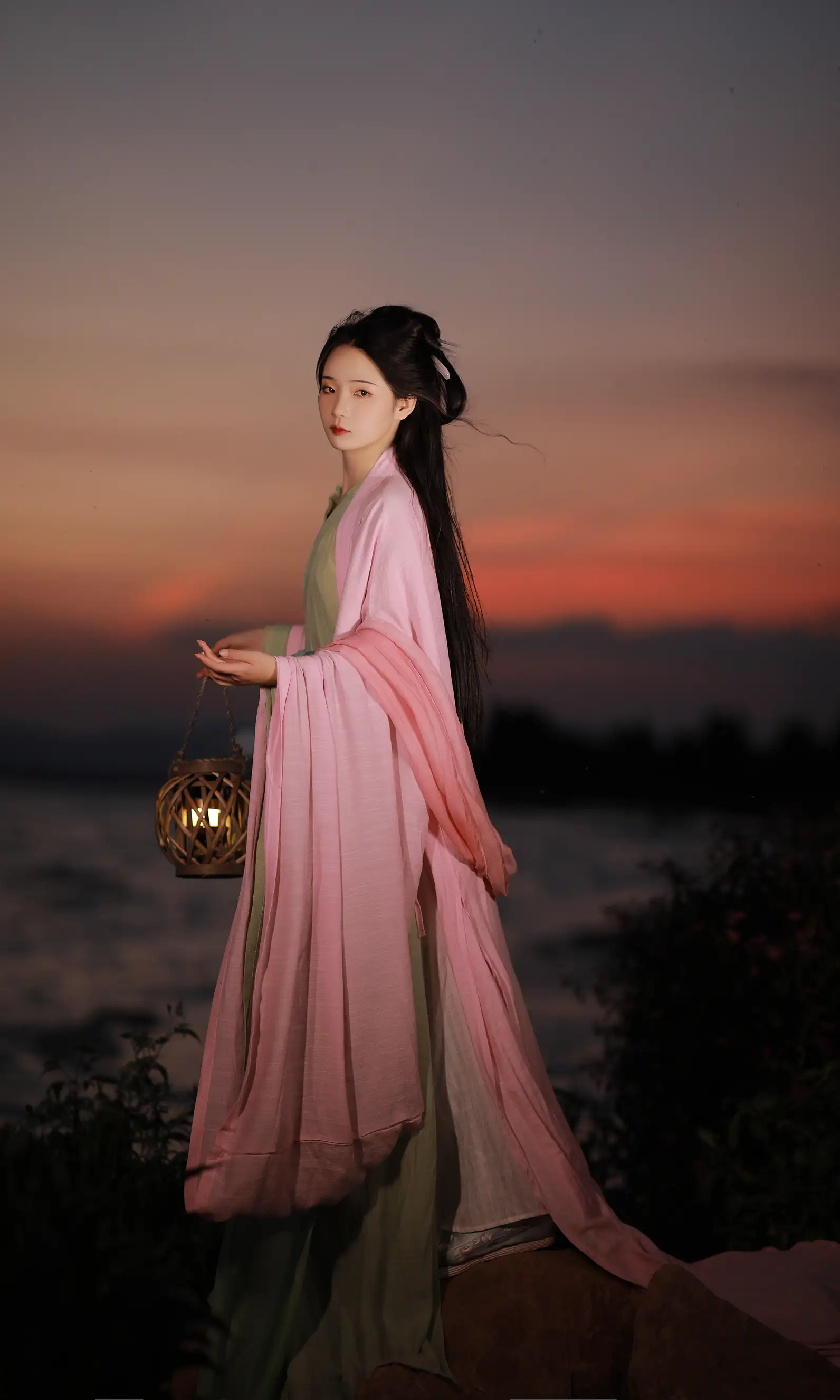 [YITUYU] 2022.08.30 Vol.1828 – The Color of Fireworks in the World The fallen flower man is independent#[33P]-7