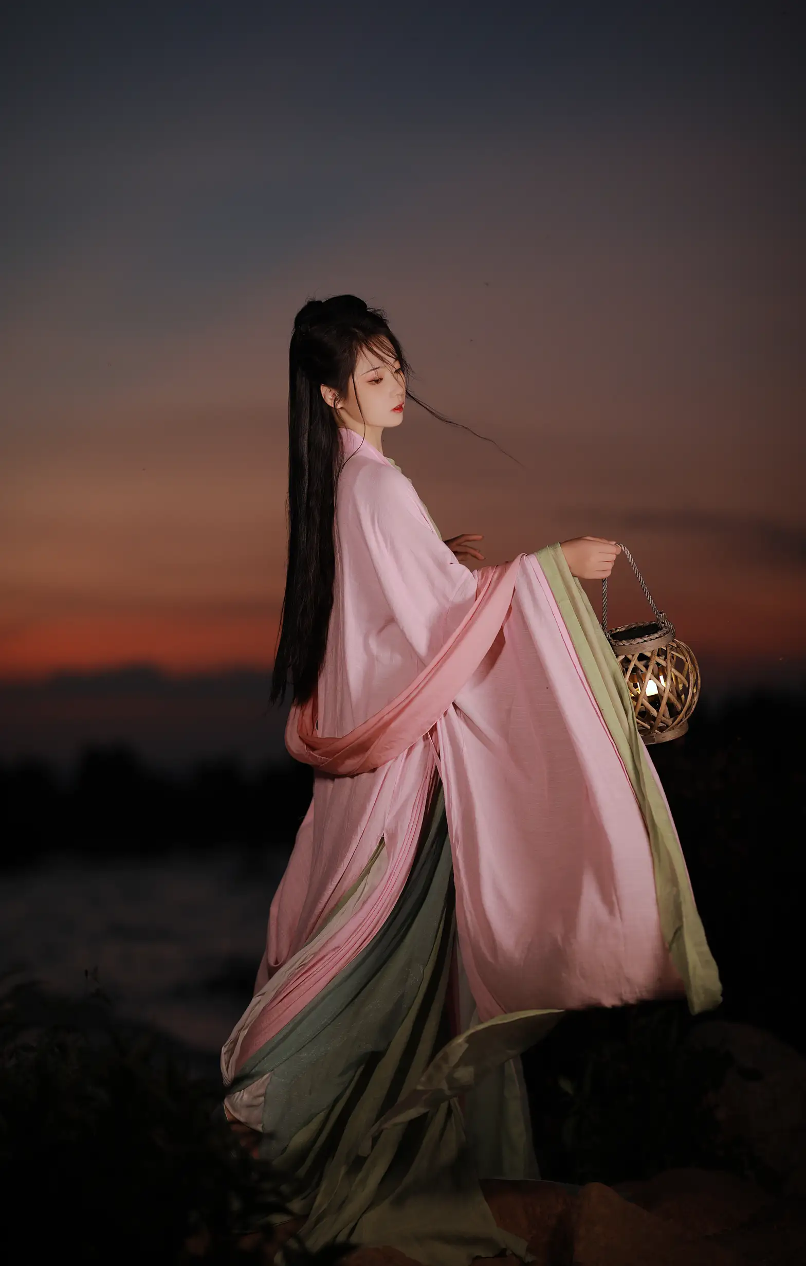 [YITUYU] 2022.08.30 Vol.1828 – The Color of Fireworks in the World The fallen flower man is independent#[33P]-9