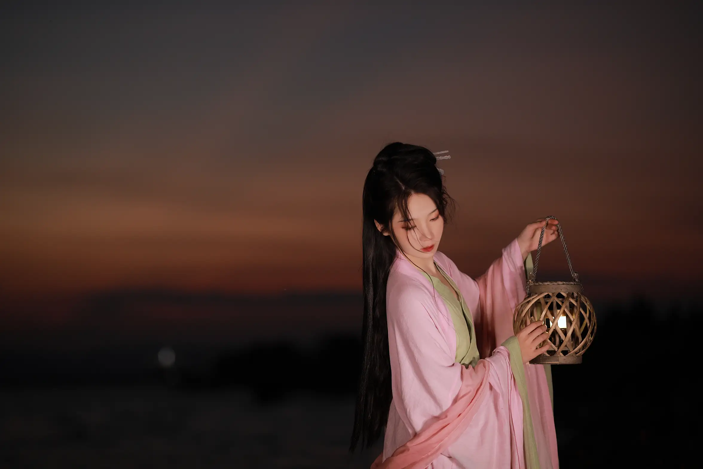 [YITUYU] 2022.08.30 Vol.1828 – The Color of Fireworks in the World The fallen flower man is independent#[33P]-10