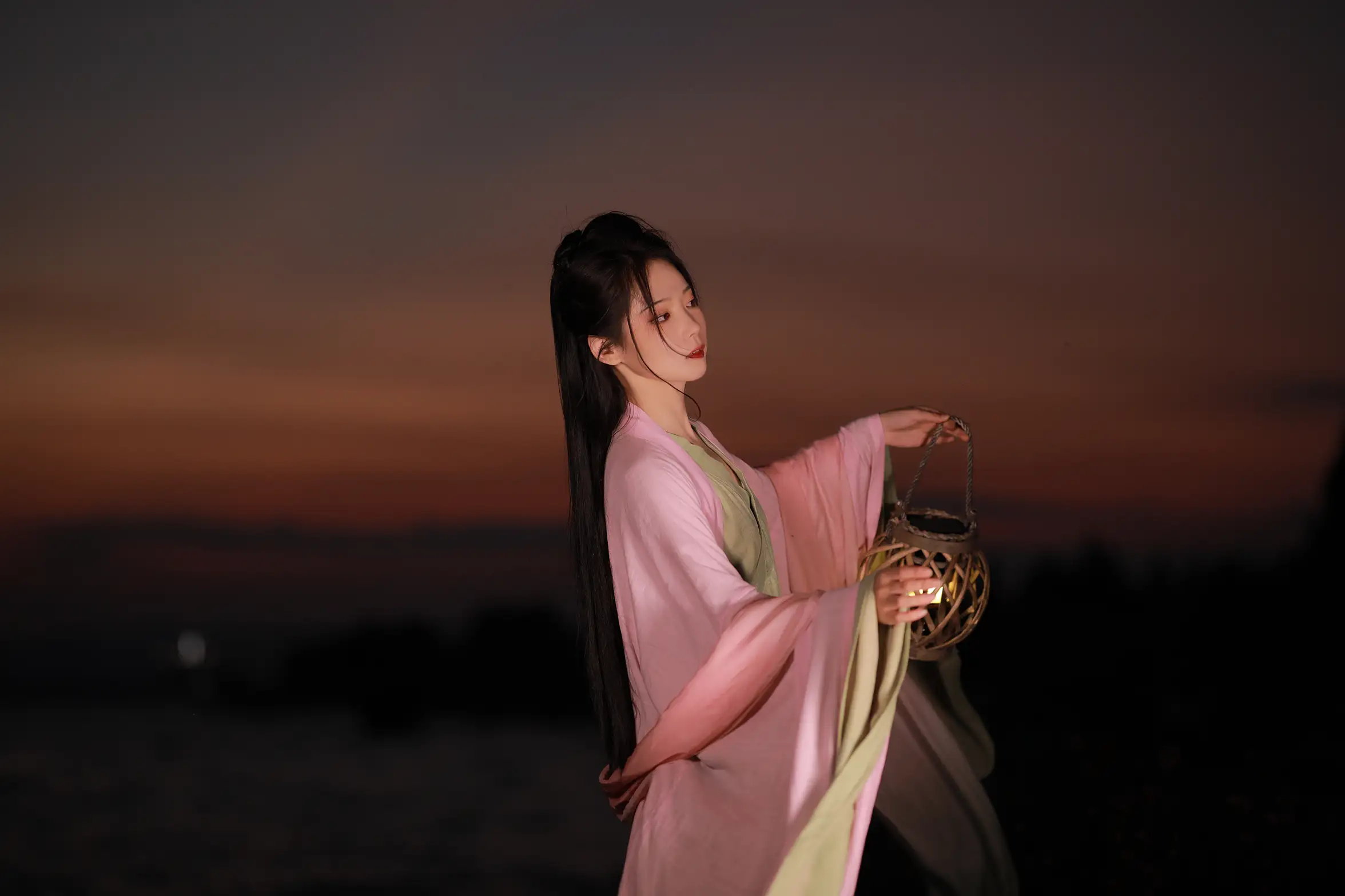 [YITUYU] 2022.08.30 Vol.1828 – The Color of Fireworks in the World The fallen flower man is independent#[33P]-2
