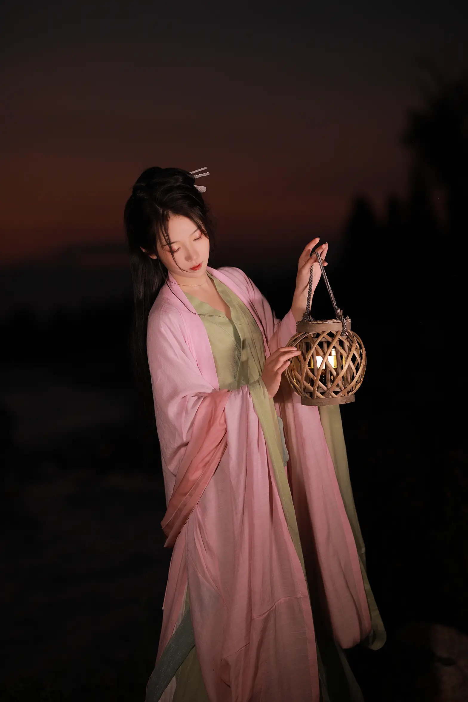 [YITUYU] 2022.08.30 Vol.1828 – The Color of Fireworks in the World The fallen flower man is independent#[33P]-4