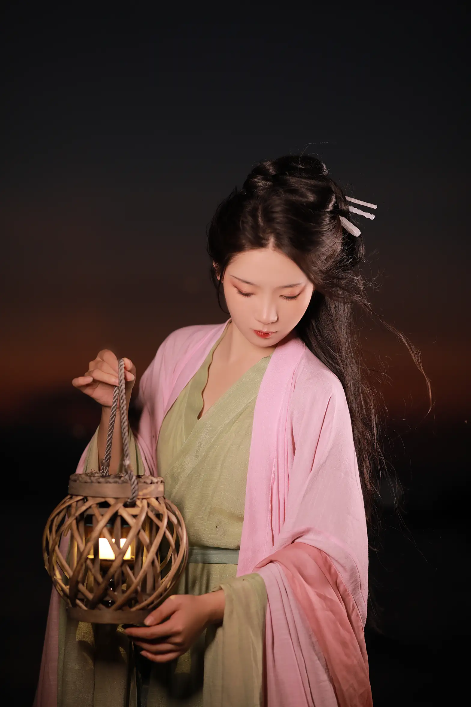 [YITUYU] 2022.08.30 Vol.1828 – The Color of Fireworks in the World The fallen flower man is independent#[33P]-8
