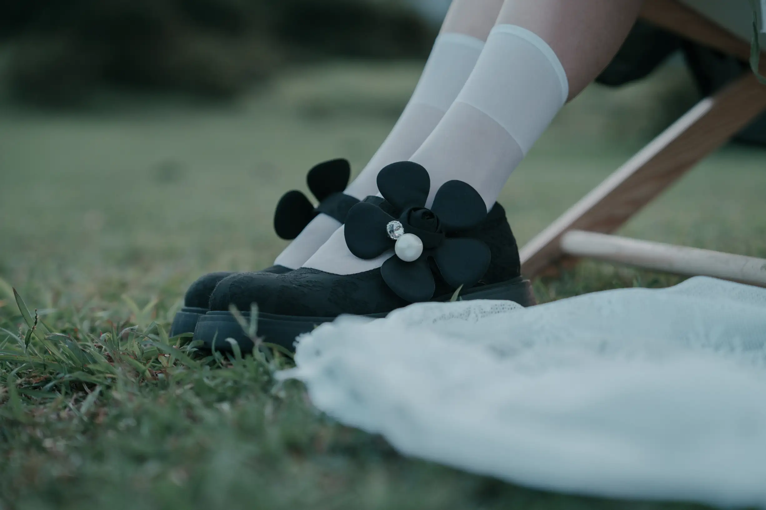 [YITUYU] 2022.09.16 Vol.1964 – Fading moment, black skirt and white gauze emotional film Classmate Shuwen#[39P]-1