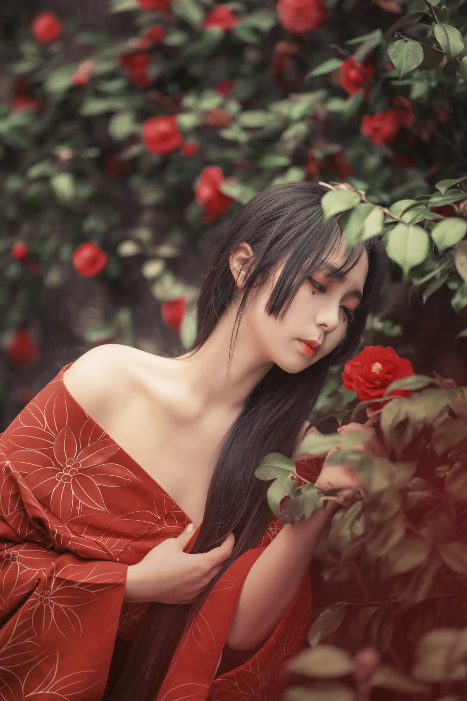 [YITUYU] 2022.07.31 Vol.1594 – Burial Flowers Ink and red dust#[23P]-1