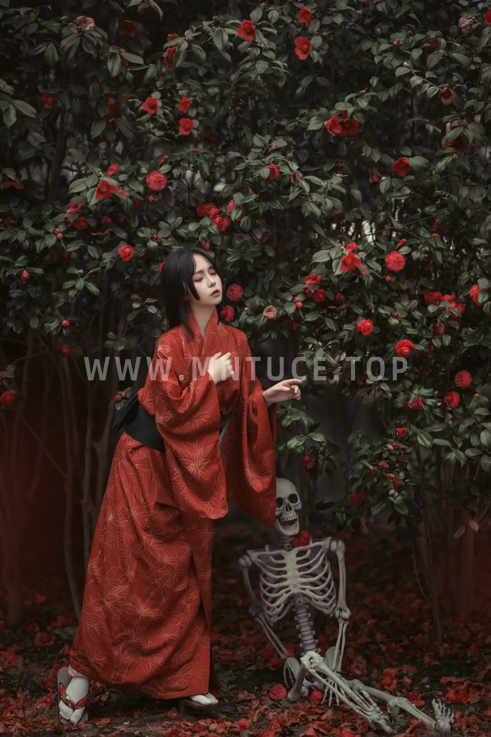 [YITUYU] 2022.07.31 Vol.1594 – Burial Flowers Ink and red dust#[23P]-8