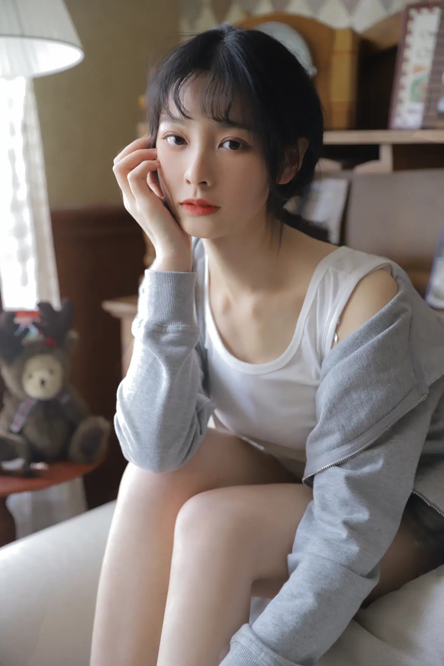 [YITUYU] 2022.08.01 Vol.1599 – Gray Track – Spring and summer_#[23P]-1