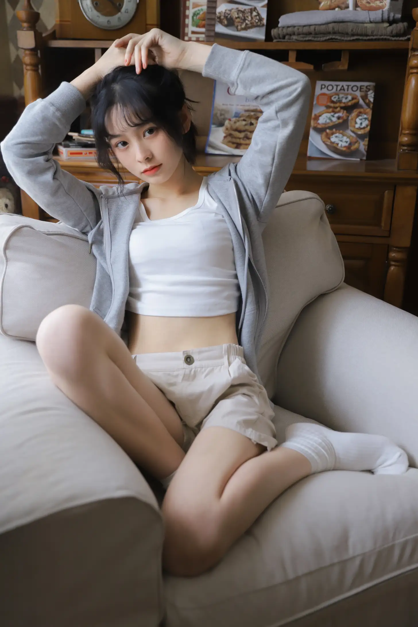 [YITUYU] 2022.08.01 Vol.1599 – Gray Track – Spring and summer_#[23P]-2