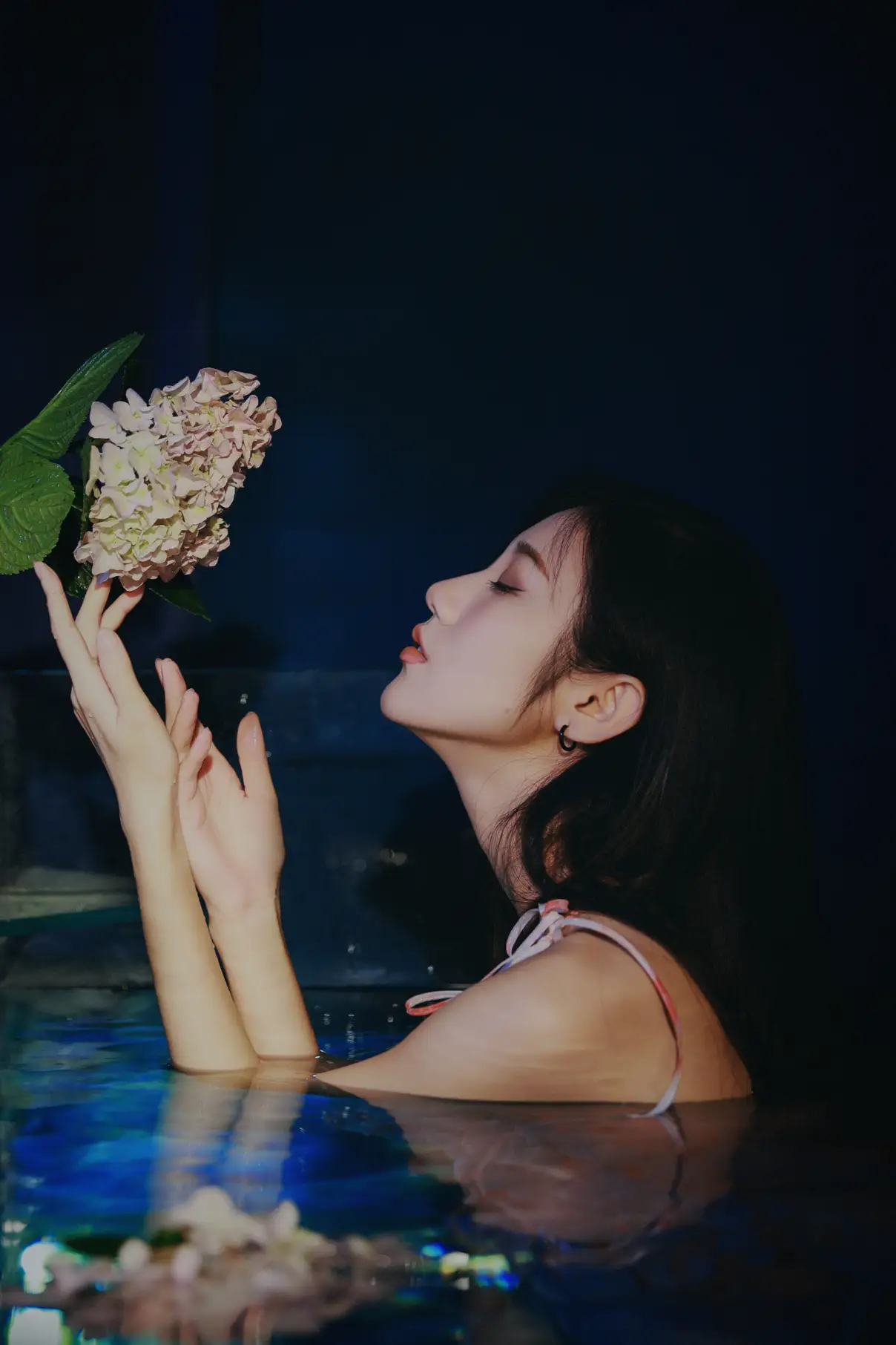 [YITUYU] 2022.08.27 Vol.1806 – Some people like blue Awan#[45P]-2