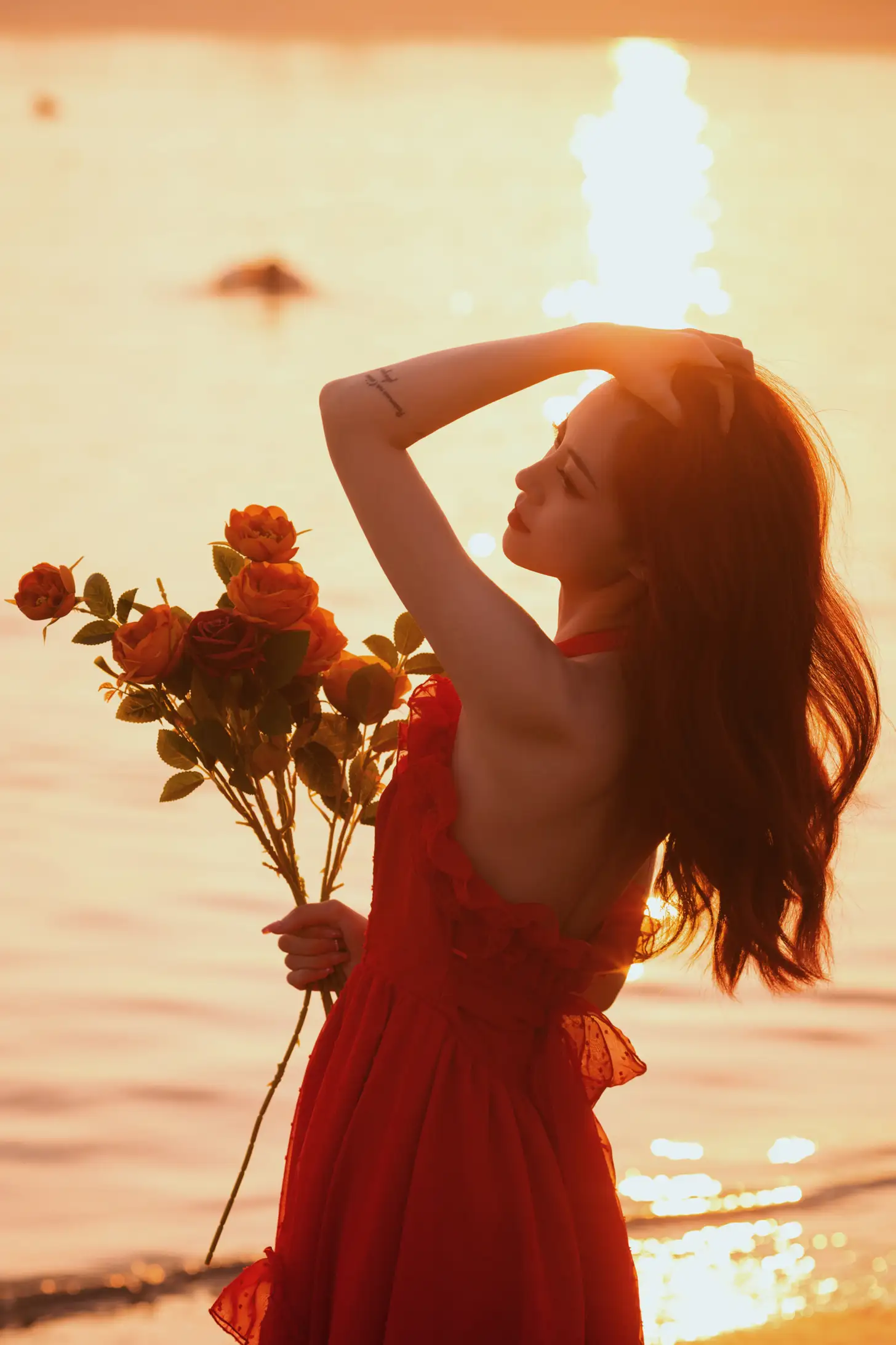[YITUYU] 2022.09.02 Vol.1849 – Sunset at the seaside and girl in red dress Yixuan-#[33P]-1