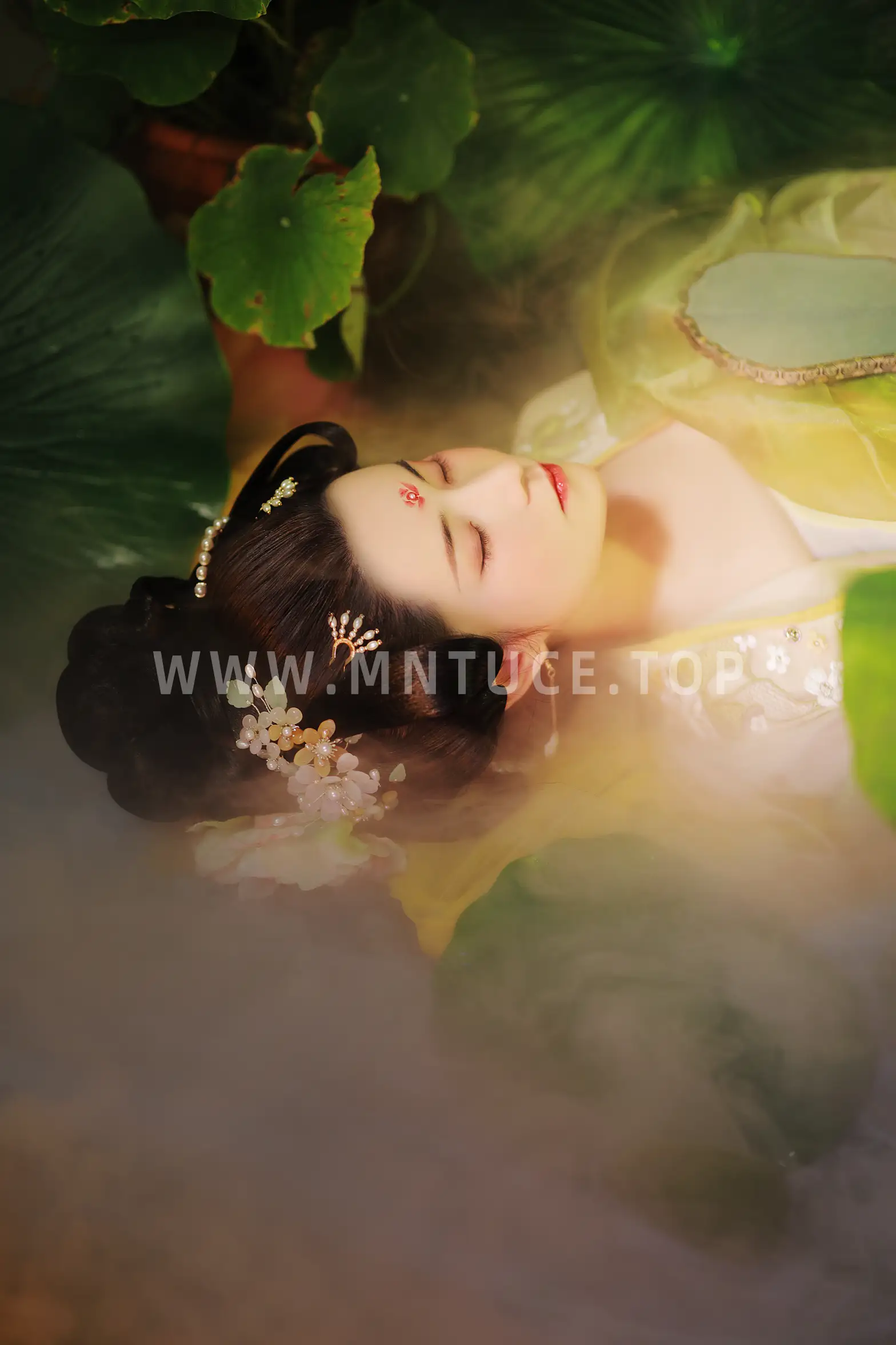 [YITUYU] 2022.09.09 Vol.1912 – Yun Xiang Clothes and Flowers Xiang Rong Ye Qingqiu#[32P]-8