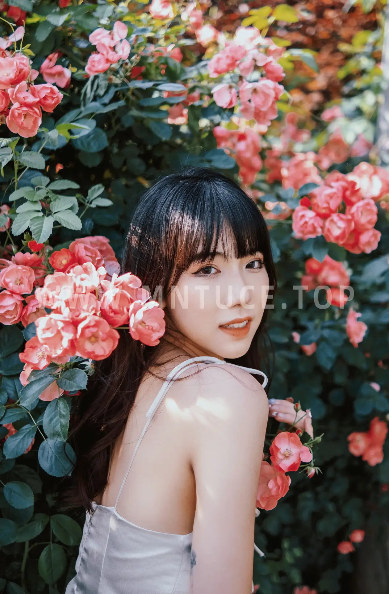 [YITUYU] 2022.06.10 Vol.1137 – Under the Roses #[25P]-4